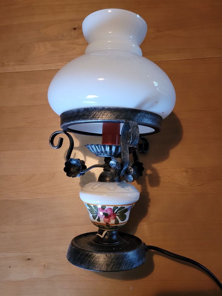 Tischlampe Vintage in floralem Design in Eppelheim