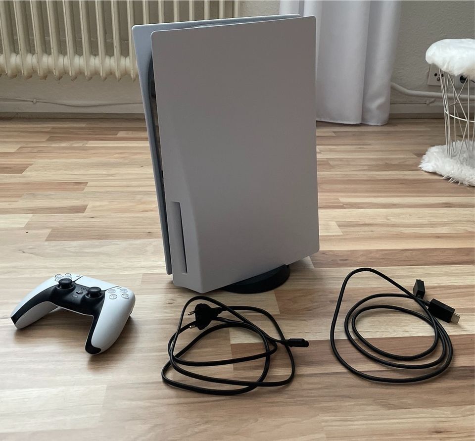 PlayStation 5 inkl. Controller, HDMI-Kabel und Netzwerkkabel. in Düsseldorf