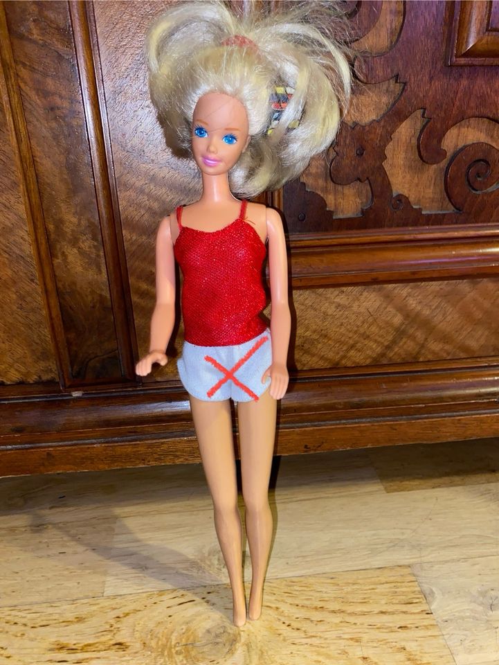 Barbie Kleidung / Outfit: Shorts / Mini-Rock / Tops / Oberteile in Planegg