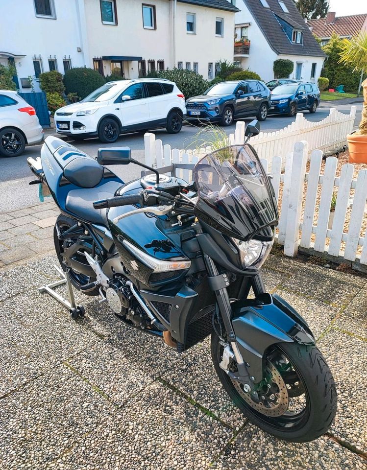 Suzuki GSX 1300cc / BK/ Yoshimura Anlage vom Werk /TÜV Neu in Duisburg