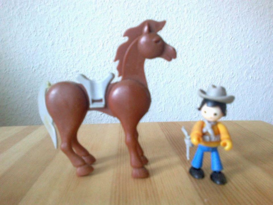 Überraschungsei - Maxi - Cowboy und Pferd in Bad Ditzenbach