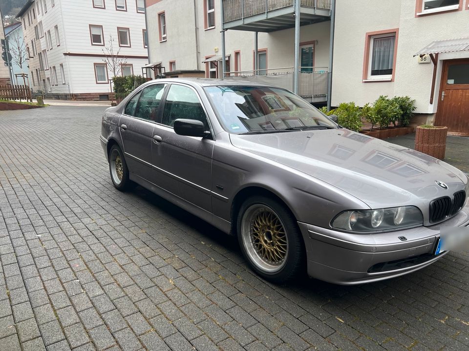 BMW 525i e39 *Digital Tacho * Automatik * Voll Ausstattung* in Bad Wildbad