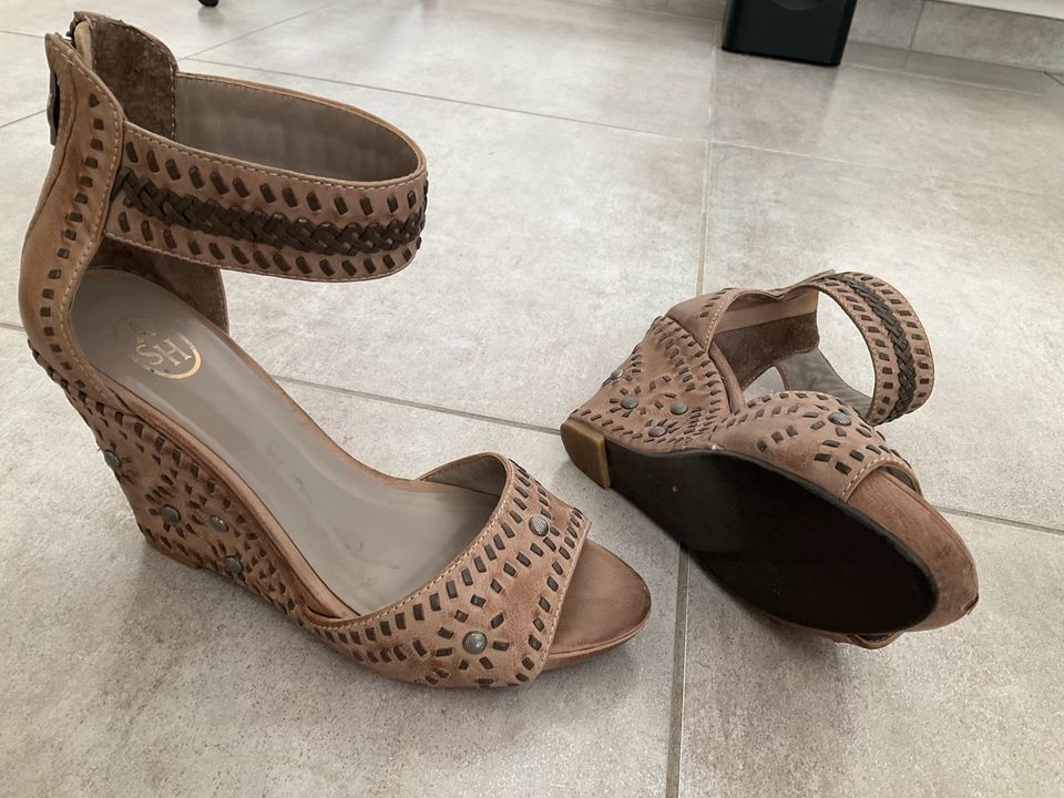 Neuwertig Designer Schuh ASH Sandale braun Größe 39 in Moers