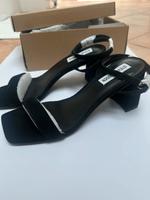 Steve Madden Sandalen Luxe Wildleder Schwarz Größe 39 München - Allach-Untermenzing Vorschau