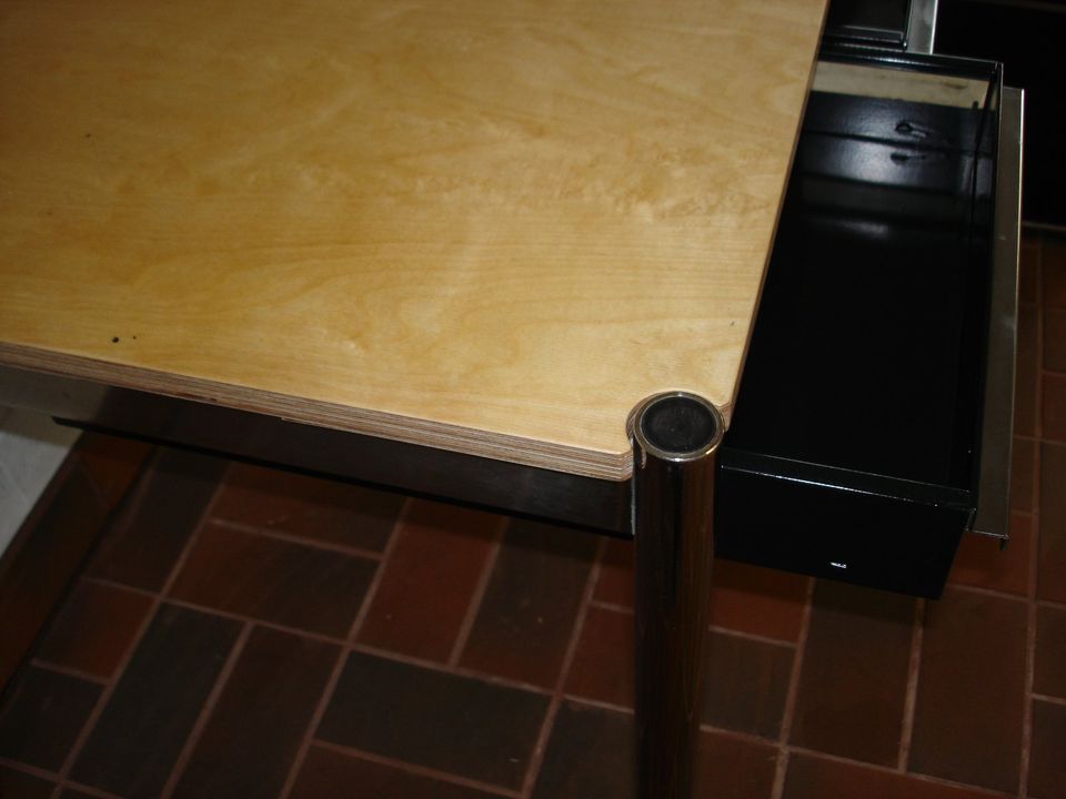 USM Haller Arbeitstisch Werktisch Schreibtisch mit Schränkchen in Overath