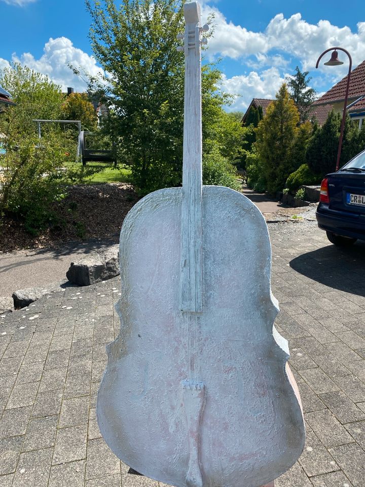 Zu verschenken Deko- Cello mit Ständer in Frankenhardt