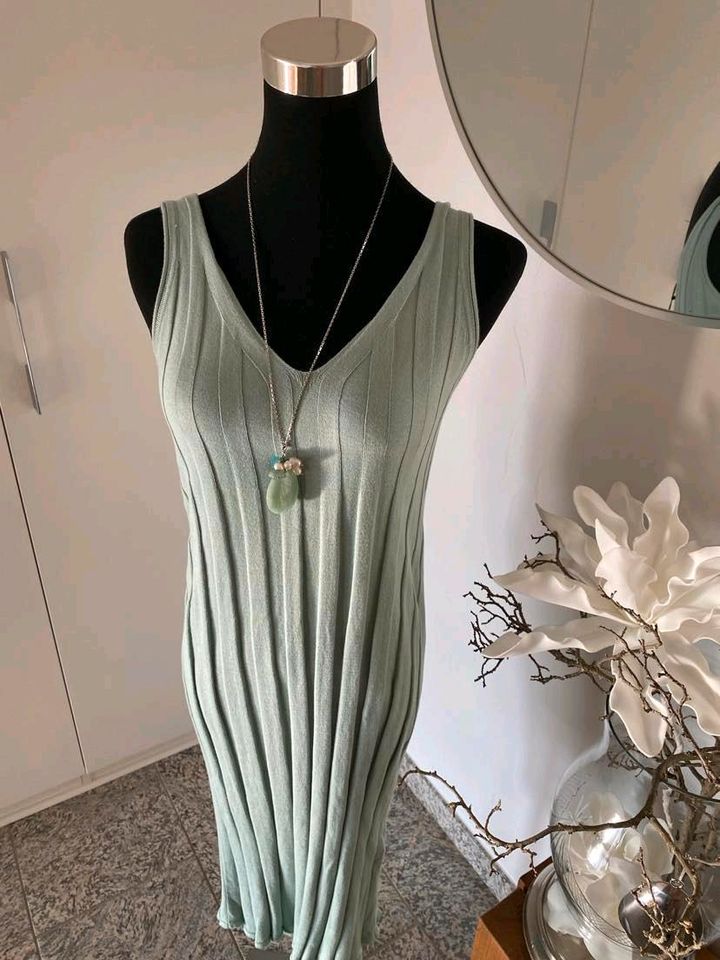 IVKO figurbetontes Strickkleid Größe 36/38 Petrol Neu Kleid Damen in Göttingen