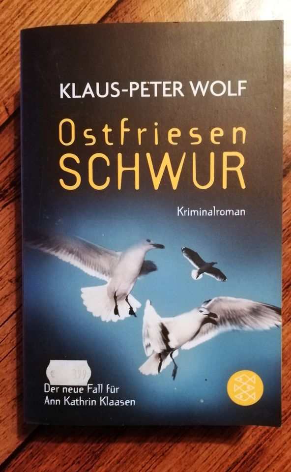 Klaus-Peter Wolf: Ostfriesenschwur; Kriminalroman in Leer (Ostfriesland)