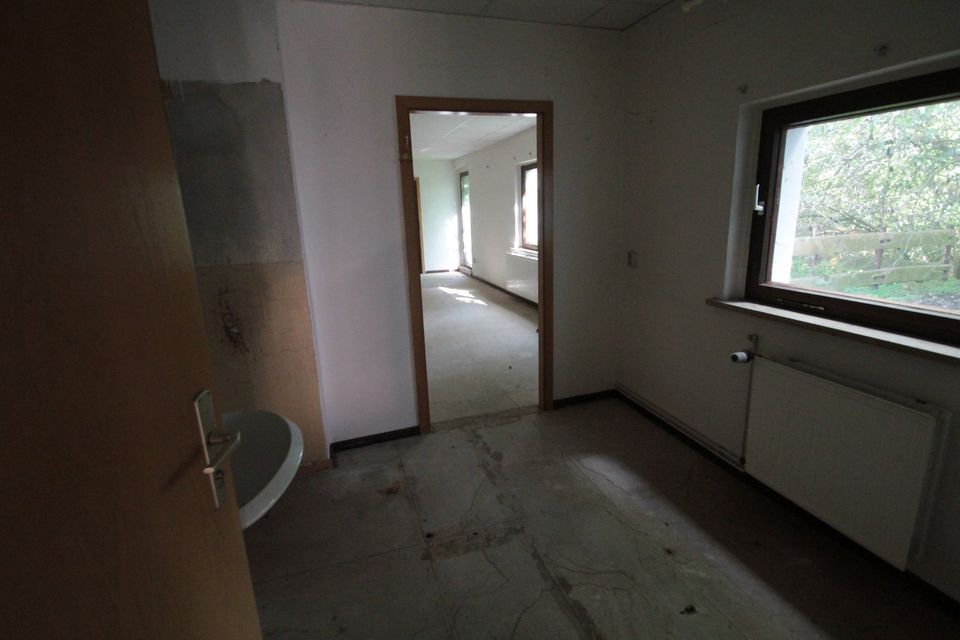 120 m² Ladenlokal, 140 m² auf drei Wohnungen verteilt in Crimmitschau