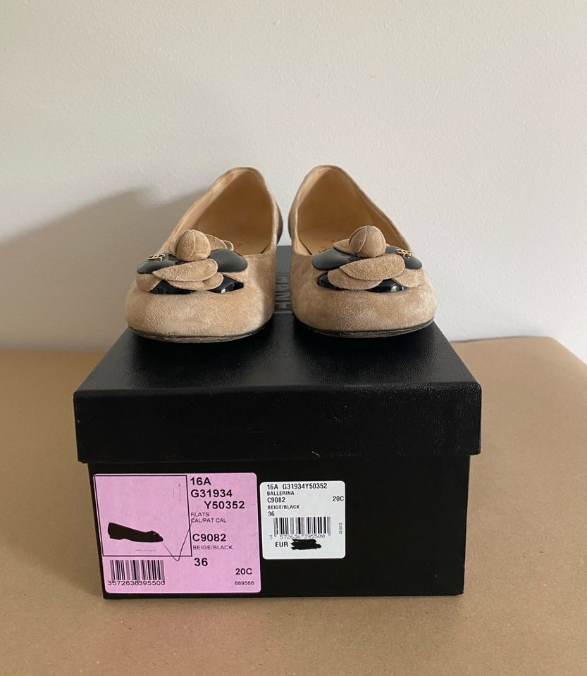 Original Chanel Ballerinas Beige Veloursleder Gr. 36 in Berlin