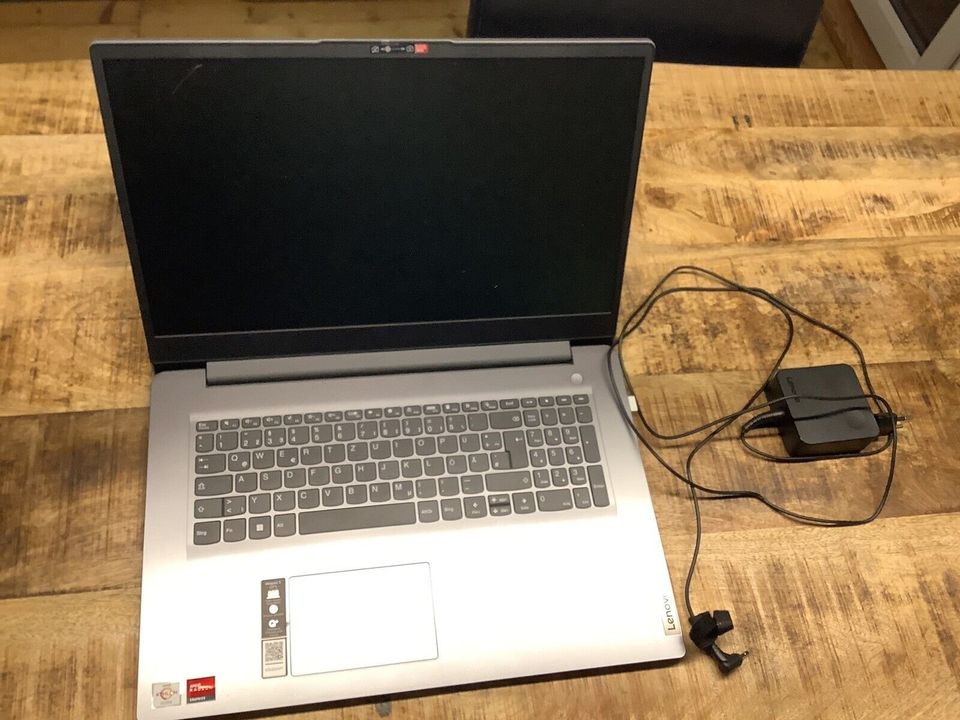 Lenovo Notebook 17,3 Zoll - AMD 3050U 3,20Ghz | 20GB RAM | 1TB SS in Meerane