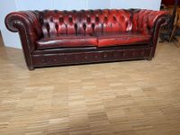 original englisches Sofa, sehr schön. Leder in gutem Zustand München - Maxvorstadt Vorschau