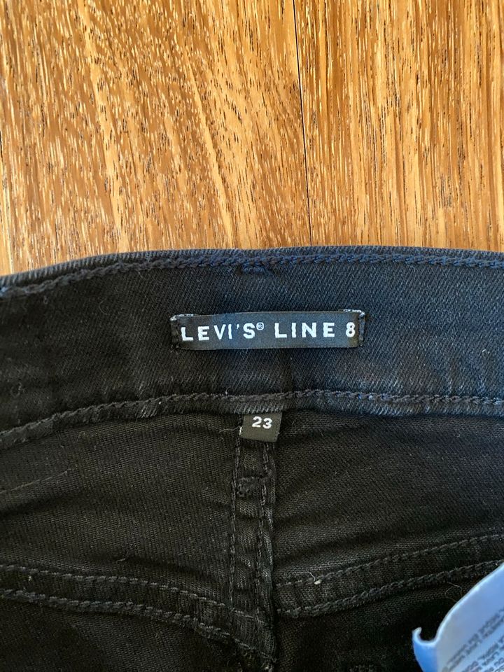 Levi's Line 8 Jeans - schwarz - Gr. 23/30 XXS in Kleinmachnow