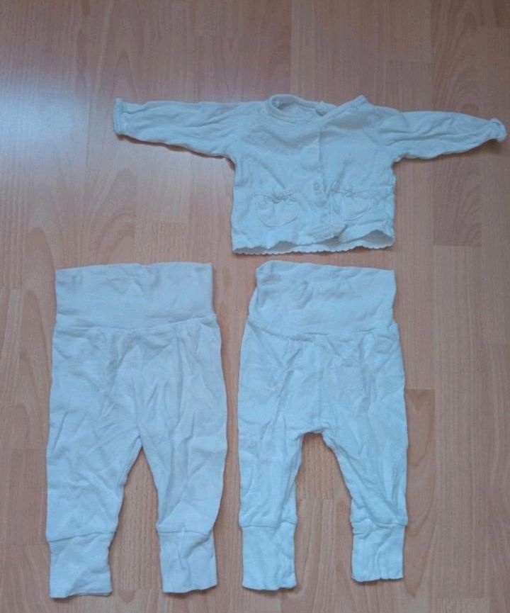 Kleiderpaket Babykleidung neutrale Farben Größe 56/62 - 22 Teile in Schöneck