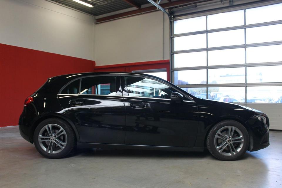 Mercedes-Benz A 180 Kamera*PDC*Alcantara*Navi*Spurhaltesystem* in Köln