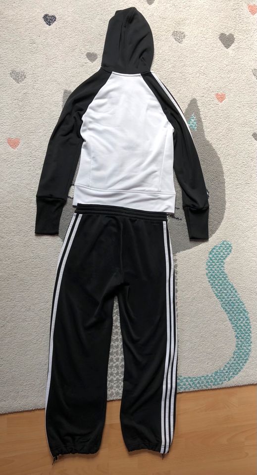 Jogginganzug Jacke und Hose Adidas 34 in Heßdorf