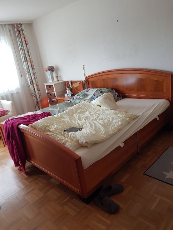 Schlafzimmer Ehebett mit Lattenrost 2 Nachttische Kommode mit Spi in Oberkirch