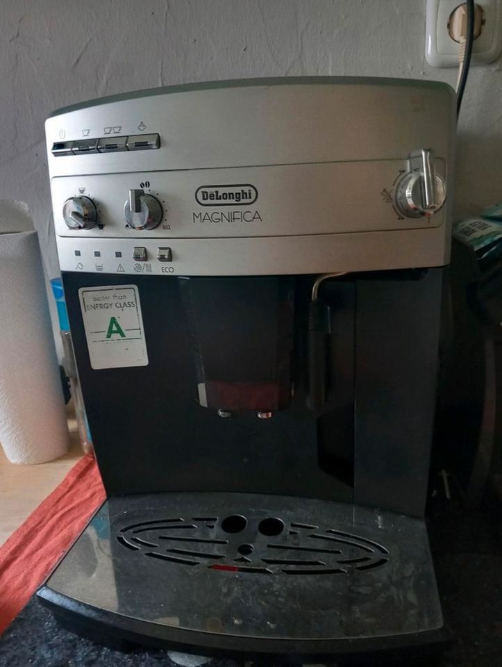 Kaffeevollautomat DeLonghi Magnifica in Witten