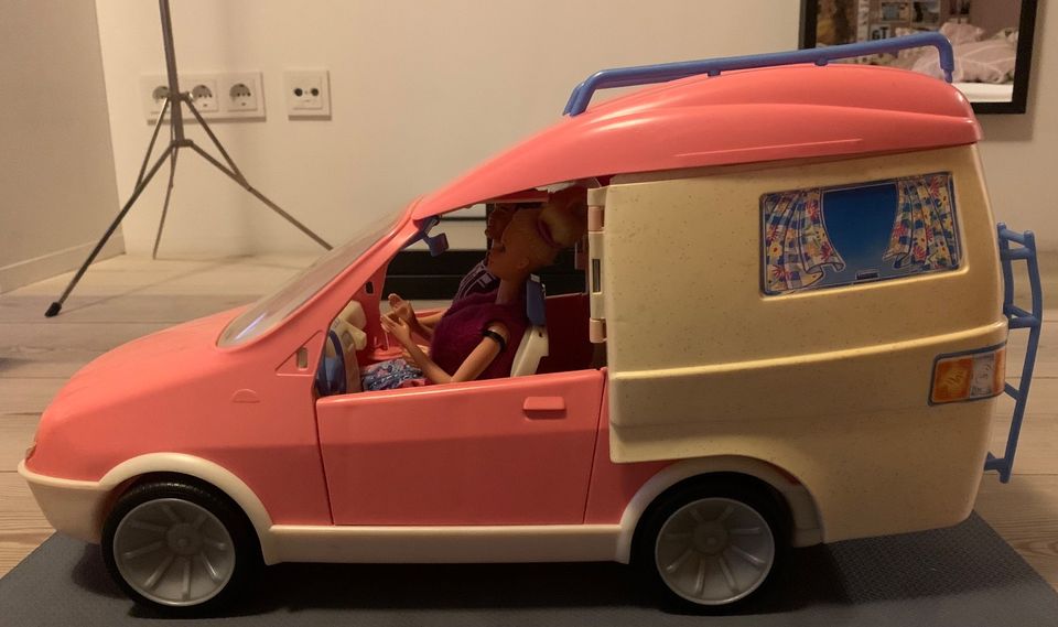 Barbie Wohnmobil mit Familie in Berlin