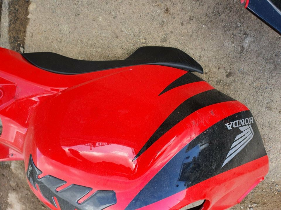 Honda CBR 1000 RR Fireblade Sc57 Tankhaube rot schwarz in Düren