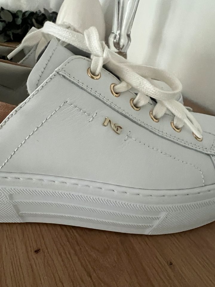 NERO GIARDINI DAMEN SNEAKERS WEISS  LEDER GROSSE 39 in Stutensee