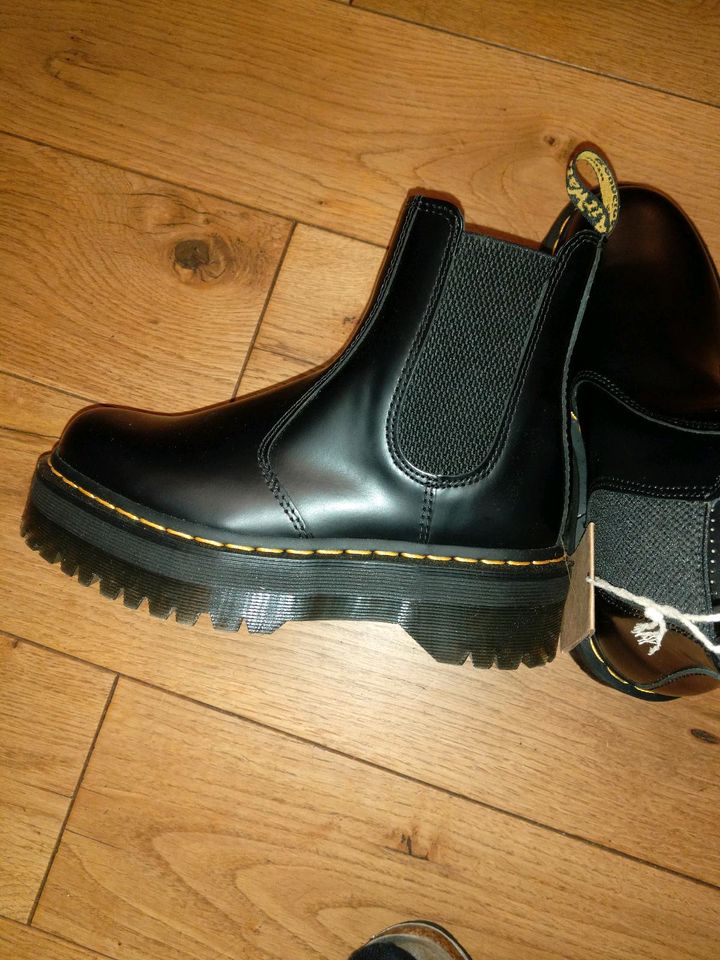 ungetragene Dr.Martens Quad 2976, Stiefeletten mit Plateau Gr.37 in Dieburg