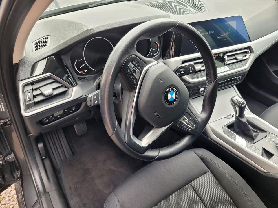 BMW 318d Touring **Navi*LED*SHZ*Temp*PDC** in Achern