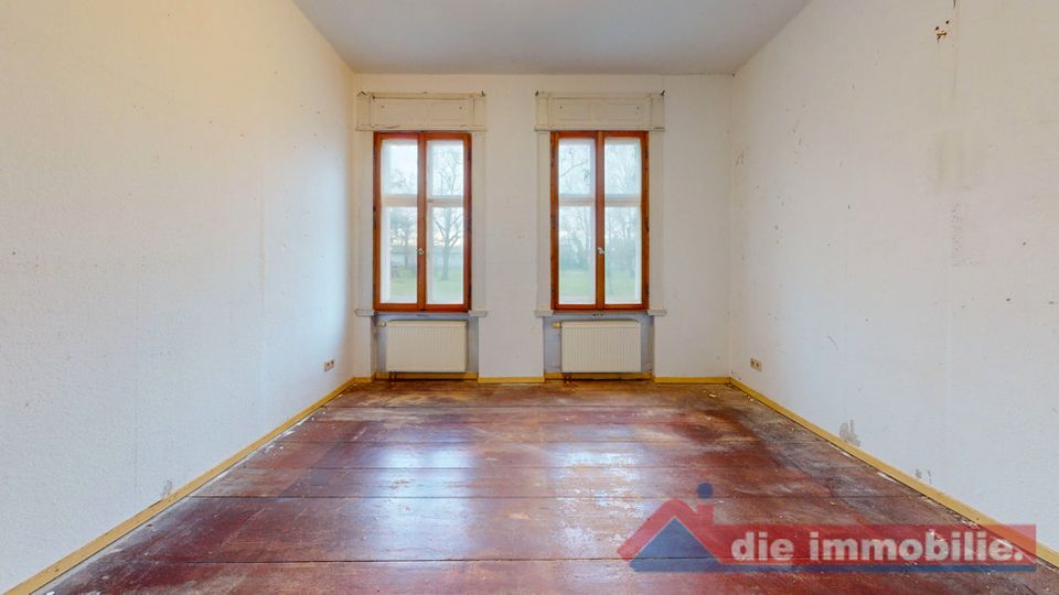 ***Vier-Seiten-Hof mit drei Wohngebäuden und großem Grundstück*** in Woltersdorf SA