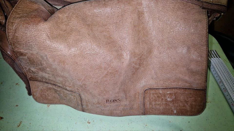 Hugo Boss Leder Tasche Herrentasche braun Umhängetasche 40cm in Gelsenkirchen