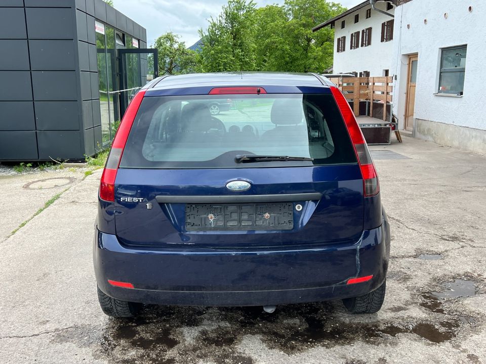 FORD FIESTA 2002 TÜV 10.2025 1.6 BENZIN 101 PS EURO4 5-TÜREN in Bad Feilnbach