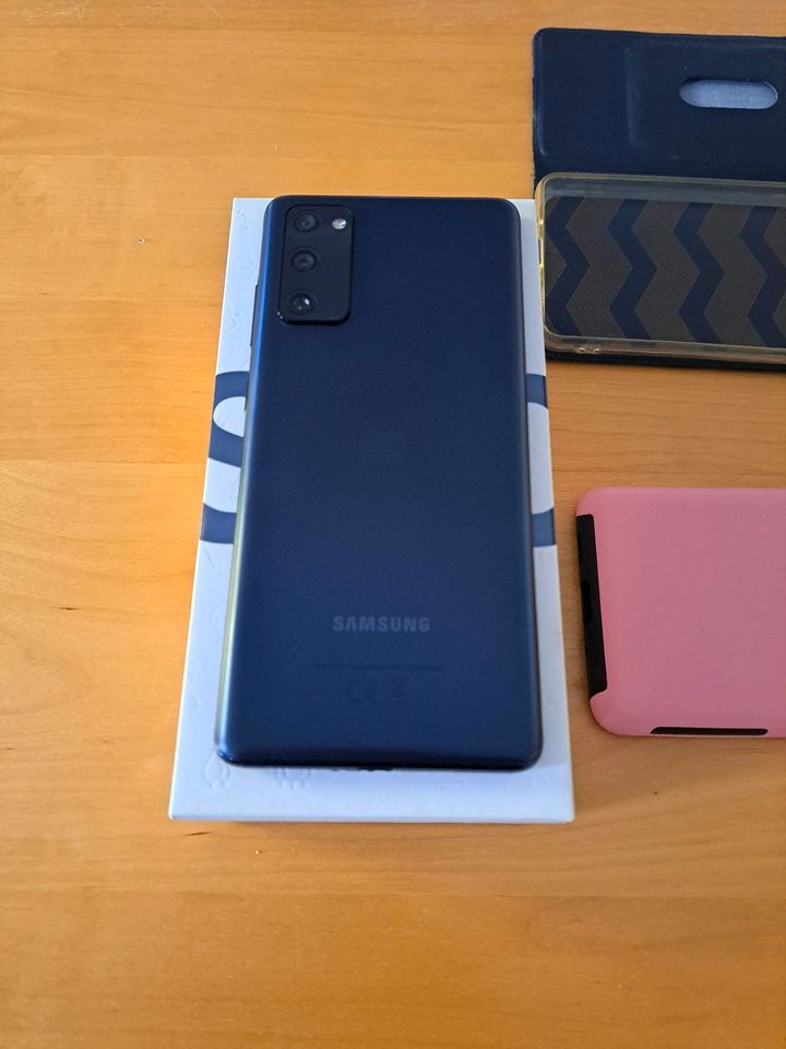 Samsung Galaxy S20 FE blau navy in Berlin