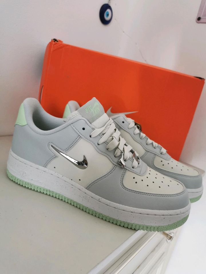 Nike Air Force 1'07 - neon - neu gr 38/40 - silber accessories in Essen