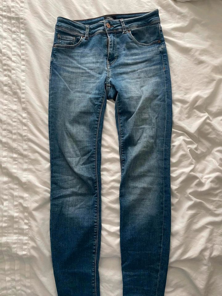 Jeans/ Hose Vero Moda Größe M in Gremmendorf