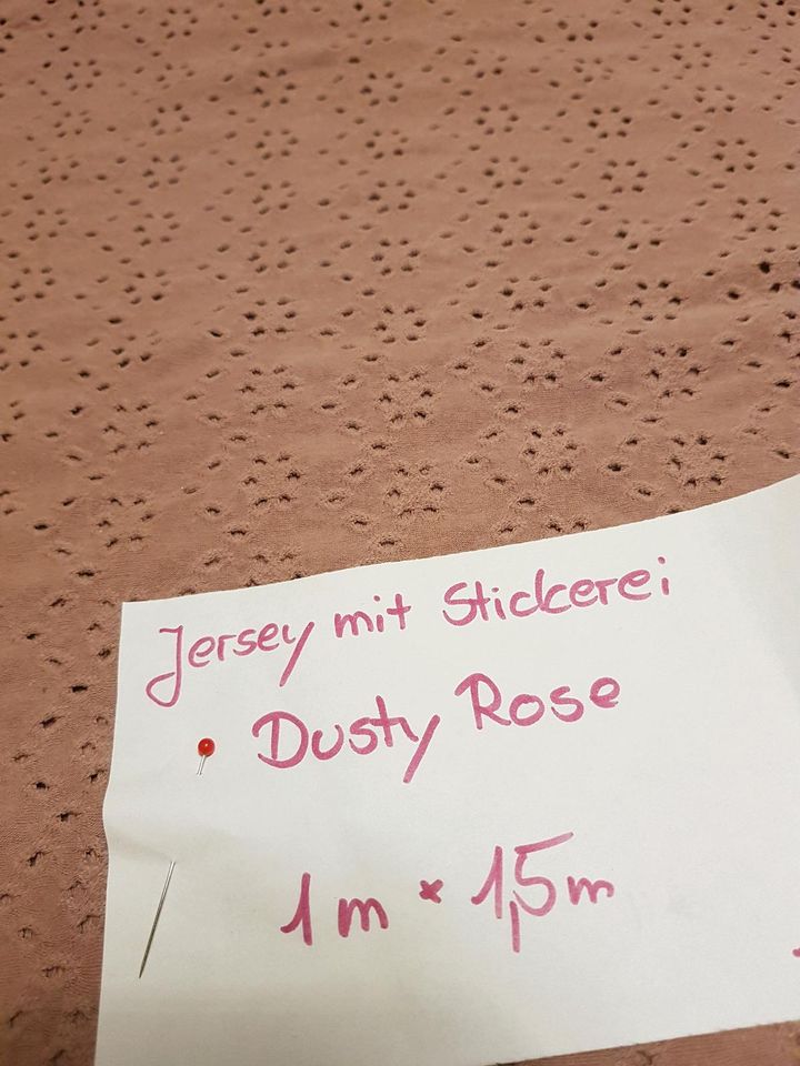 Jersey mit lochstickerei in Kiedrich