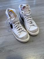 Nike Blazer Damen Schuhe + Airforce 1 noch im Guten Zustand Nordrhein-Westfalen - Ratingen Vorschau