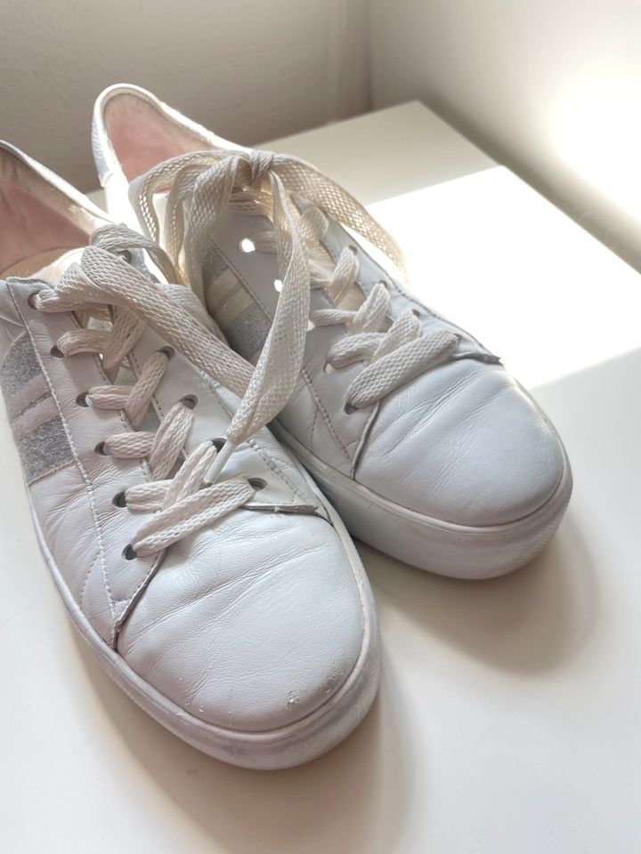 Neuwertige weiße Sneaker von Kennel & Schmenger Größe 39 in Würzburg