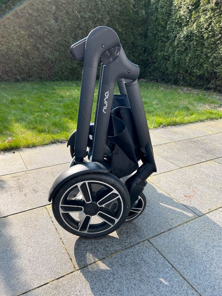 Nuna Demi Grow Kinderwagen in Stockelsdorf