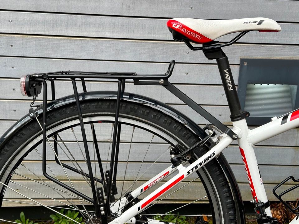 Stevens Kinder-/Jugend- Fahrrad 26-Zoll Rot-Weiß in Schotten