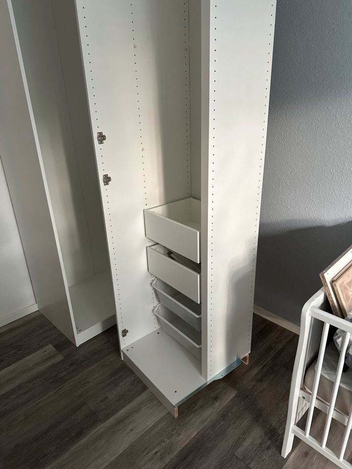 Ikea Pax Eckelement mit Einlegeböde  neuwertig 237 cm in Alzey