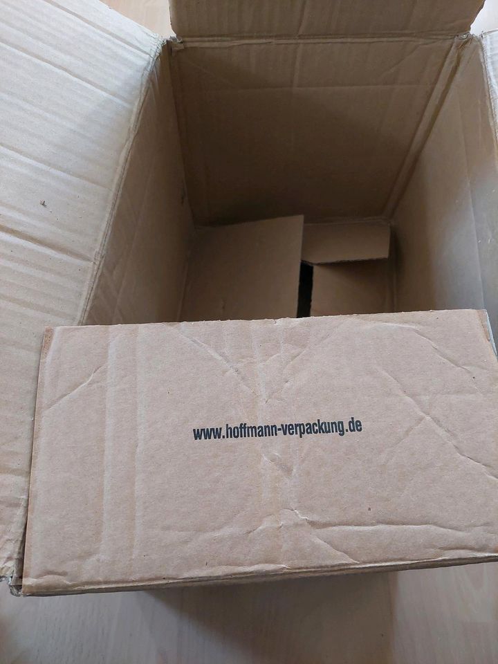 Neue Kartons, Verpackung, Schachteln, Material. in Türkheim