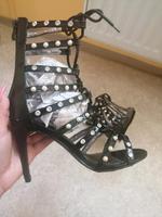 Schwarze Sandalen High heels Pumps mit Perlen und Straßsteinchen Bayern - Hof (Saale) Vorschau