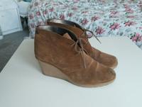Wildleder Wedges Keilabsatz Stiefeletten braun Esprit 40 Thüringen - Erfurt Vorschau