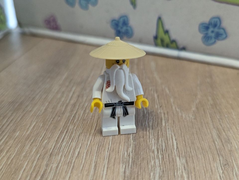 Lego Ninjago 85311 Sensei Wu Limted Edition in Wrist