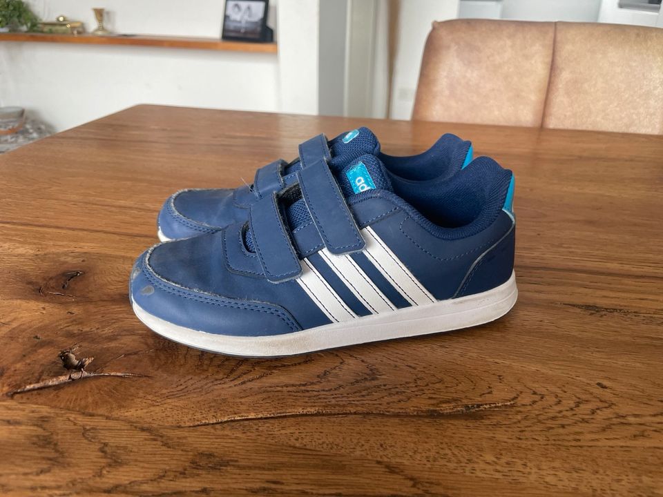 Adidas Sneaker Gr. 32 blau Sportschuhe Turnschuhe in Nordrhein