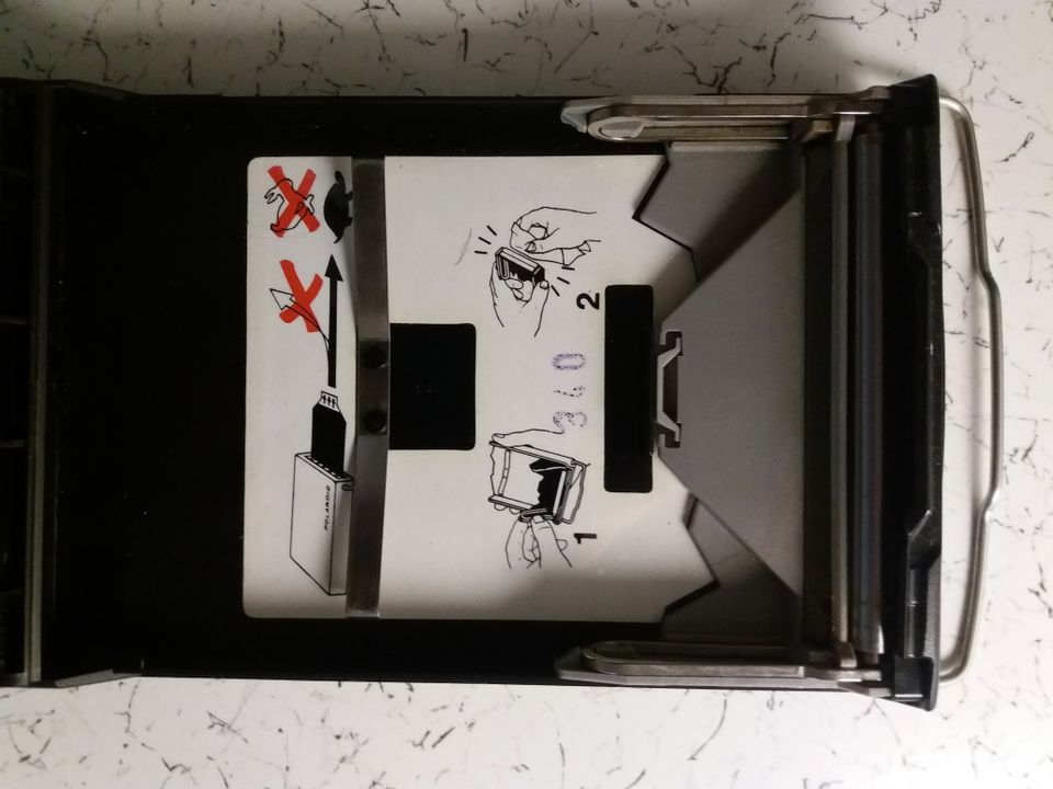 Hasselblad Polaroid 100 Magazine + 1 pack Instantbilder Fuji x 10 in Berlin