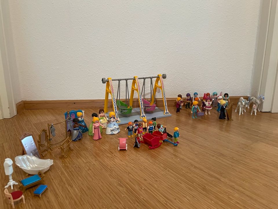 Playmobilschaukel/ Figuren und Zubehör in Bad Schwartau
