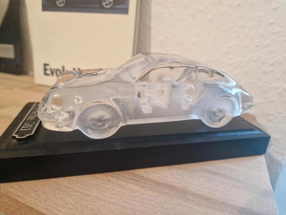 Magic Crystal Glasauto's Ferrari Testarossa und Porsche 911 in Biesenthal