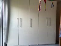 Ikea Pax Kleiderschrank Hochglanz fardal  Lieferung  Aufbau Berlin - Neukölln Vorschau