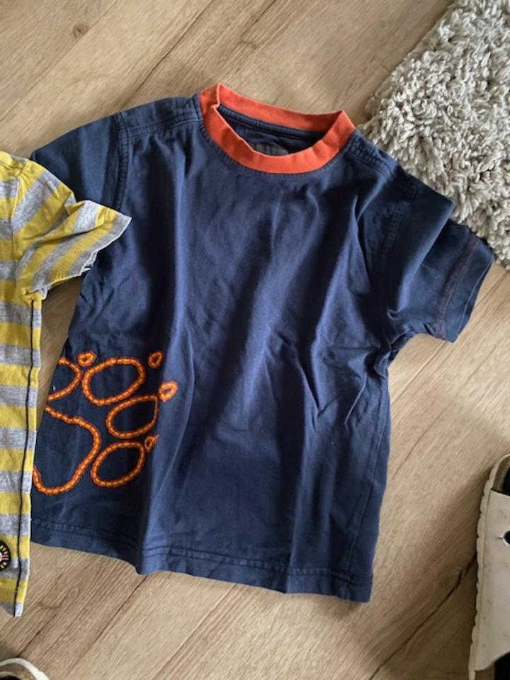 2-teiliges Kleiderpaket Kurzarmshirts Jungs Größe 116/122 in Forchheim