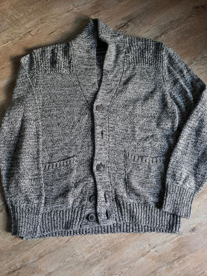 Strickjacke Winter Pullover C&A Gr. L in Beelen